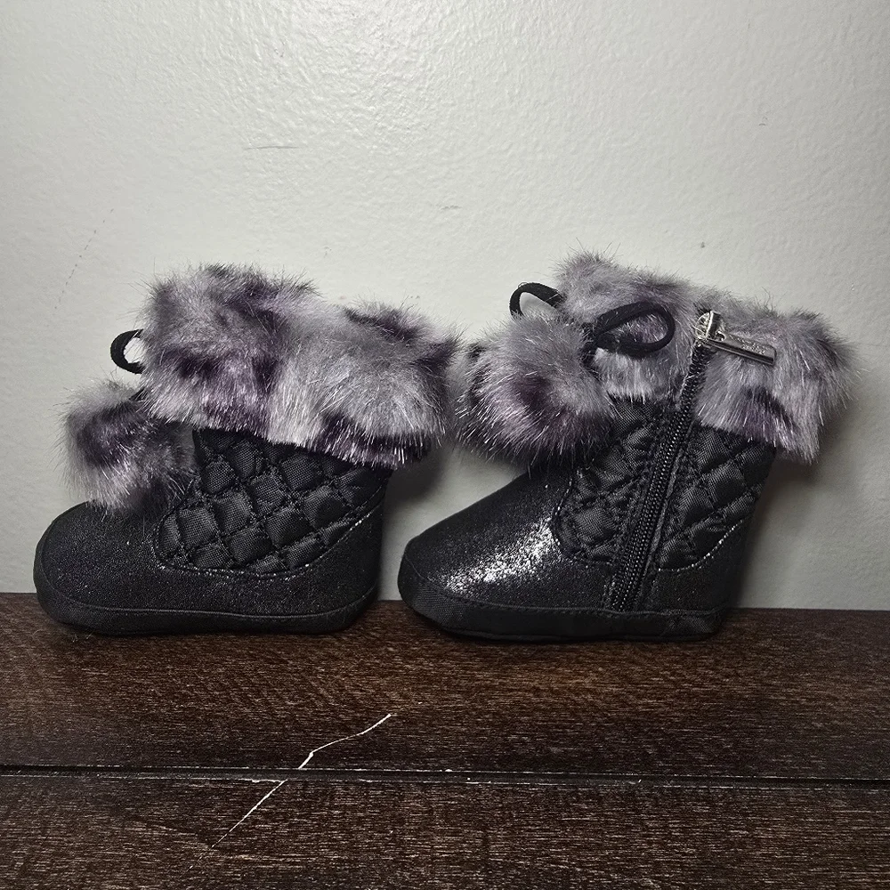 Stuart Weitzmann Baby Infant Black Quilted Sparkle Fur Pom Pom Booties Size 1
